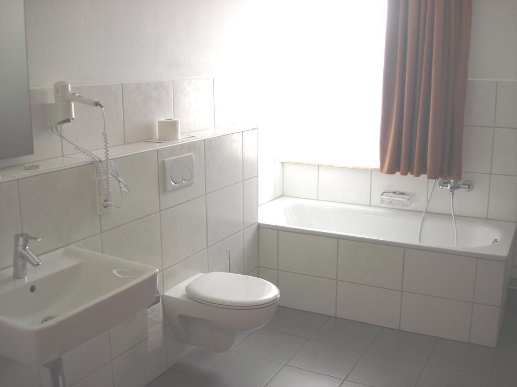 Hotel Zur Sonne Kirchhain Quarto foto