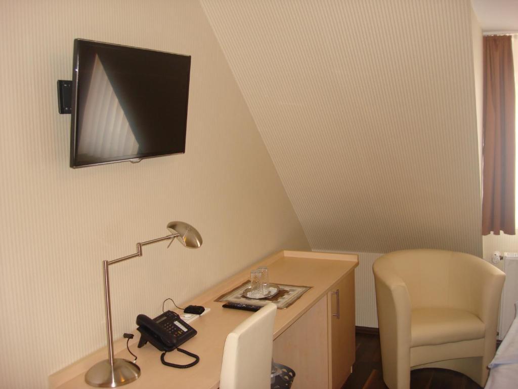Hotel Zur Sonne Kirchhain Quarto foto