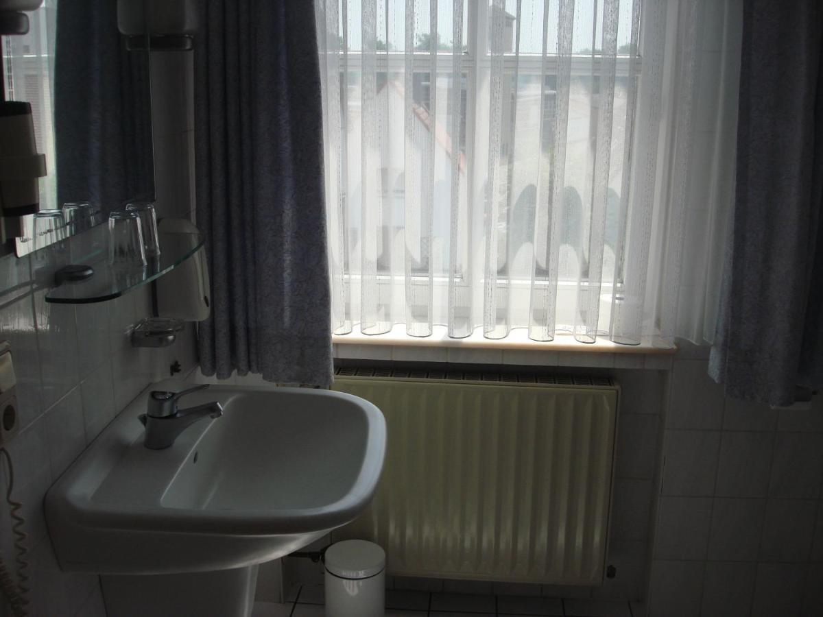 Hotel Zur Sonne Kirchhain Quarto foto